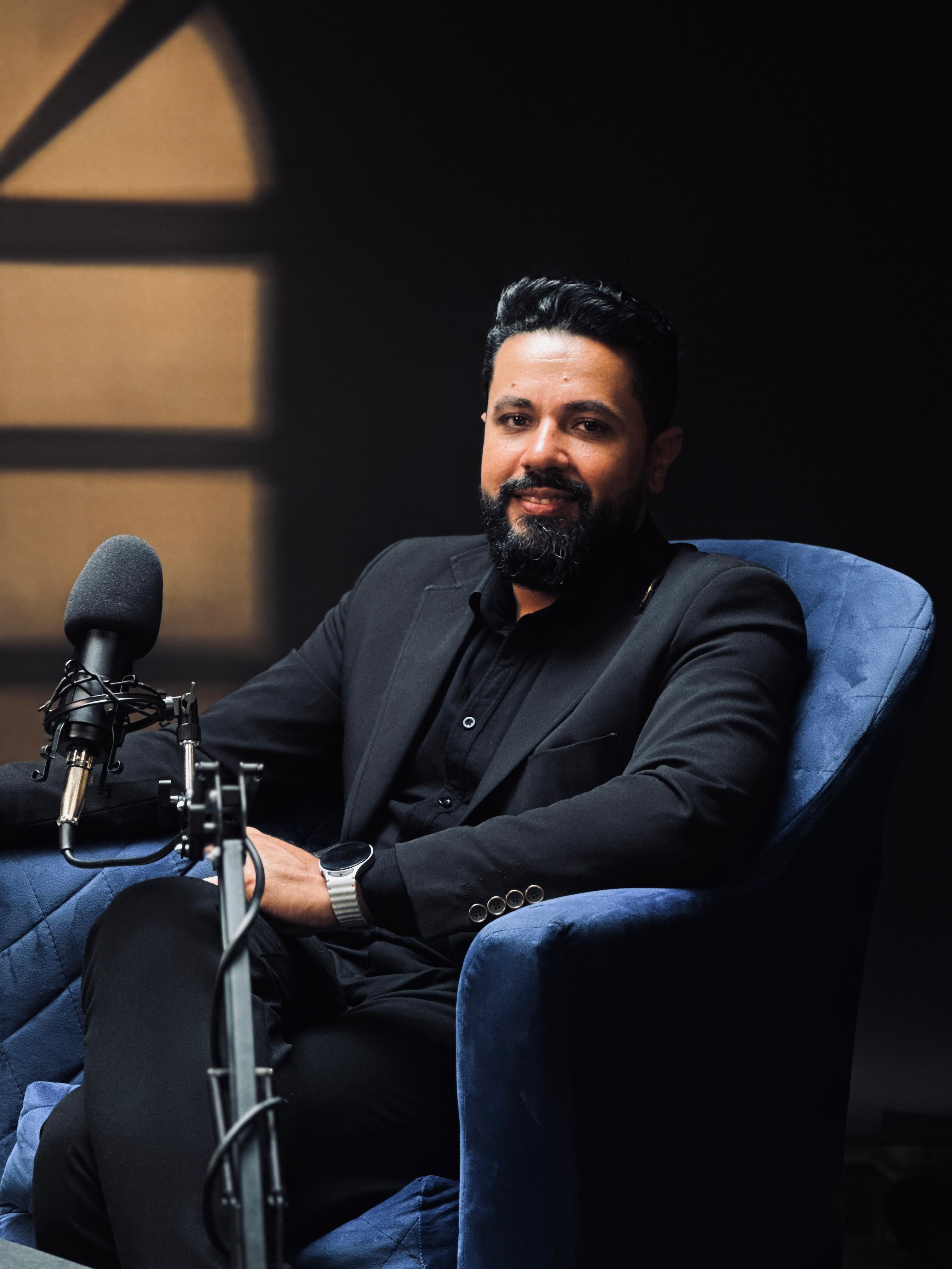 غلاف فيديو بودكاست 'حكايات السادات' الرسمي مع د. م. أحمد منصور